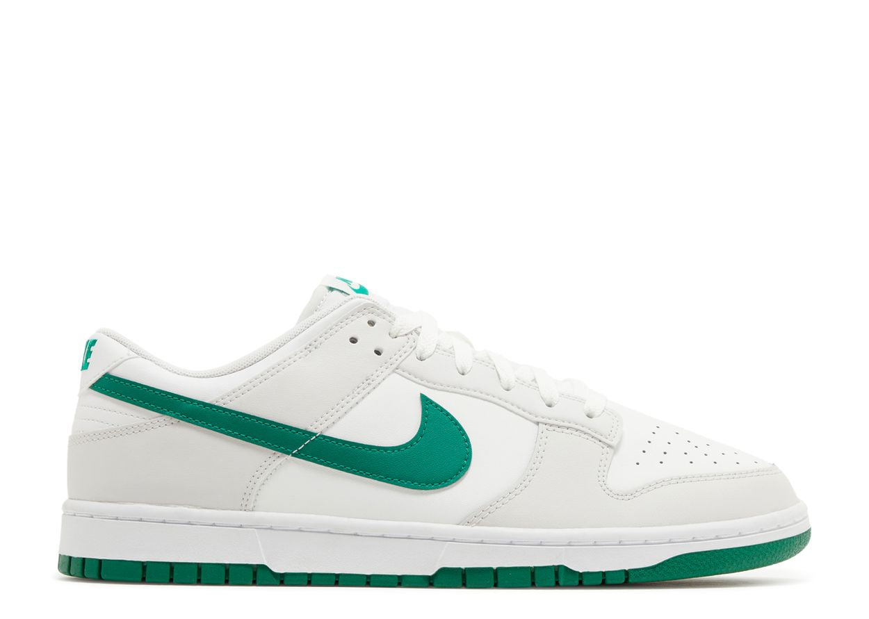Nike Dunk Low Rétro
Malachite blanche au sommet