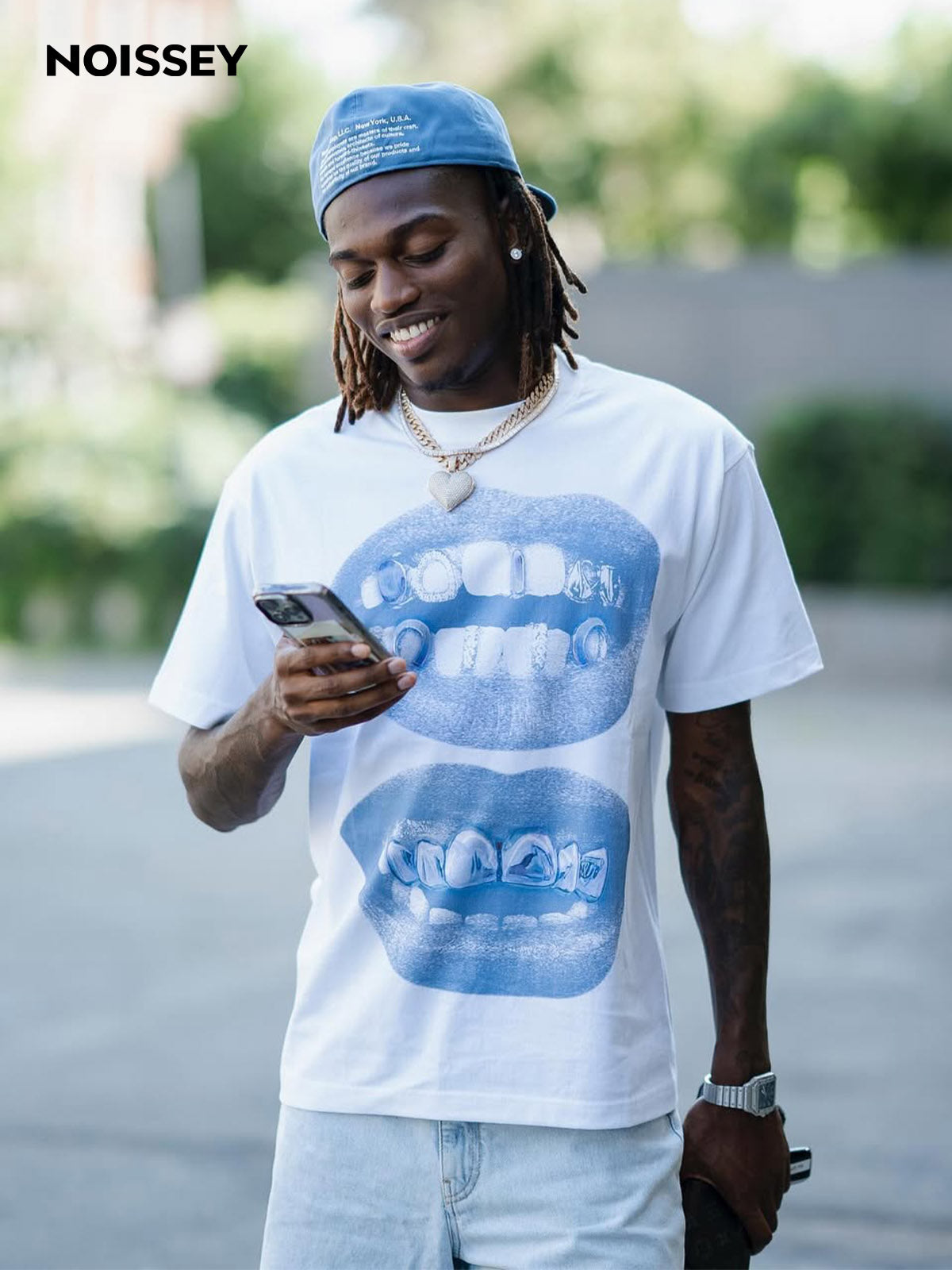 High-Quality Retro Blue Lips Grills Print heavyweight T-Shirt