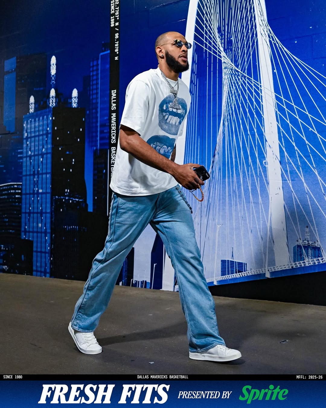 Boxy oversized T-shirt Retro Blue Lips Grills Print