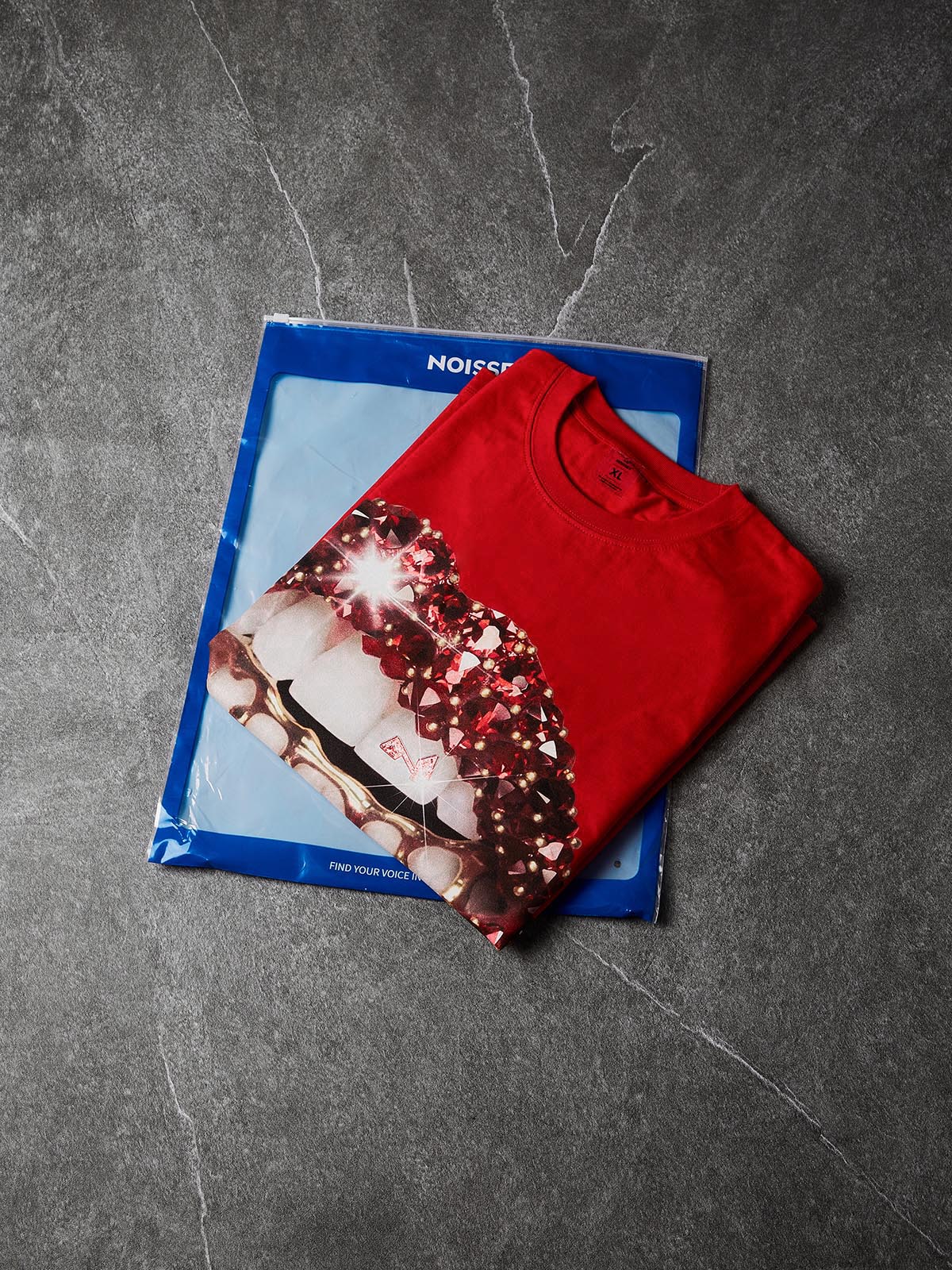 NOISSEY "Crimson Lustre" Chili Red Tee - Boxy Lip Print T-Shirt
