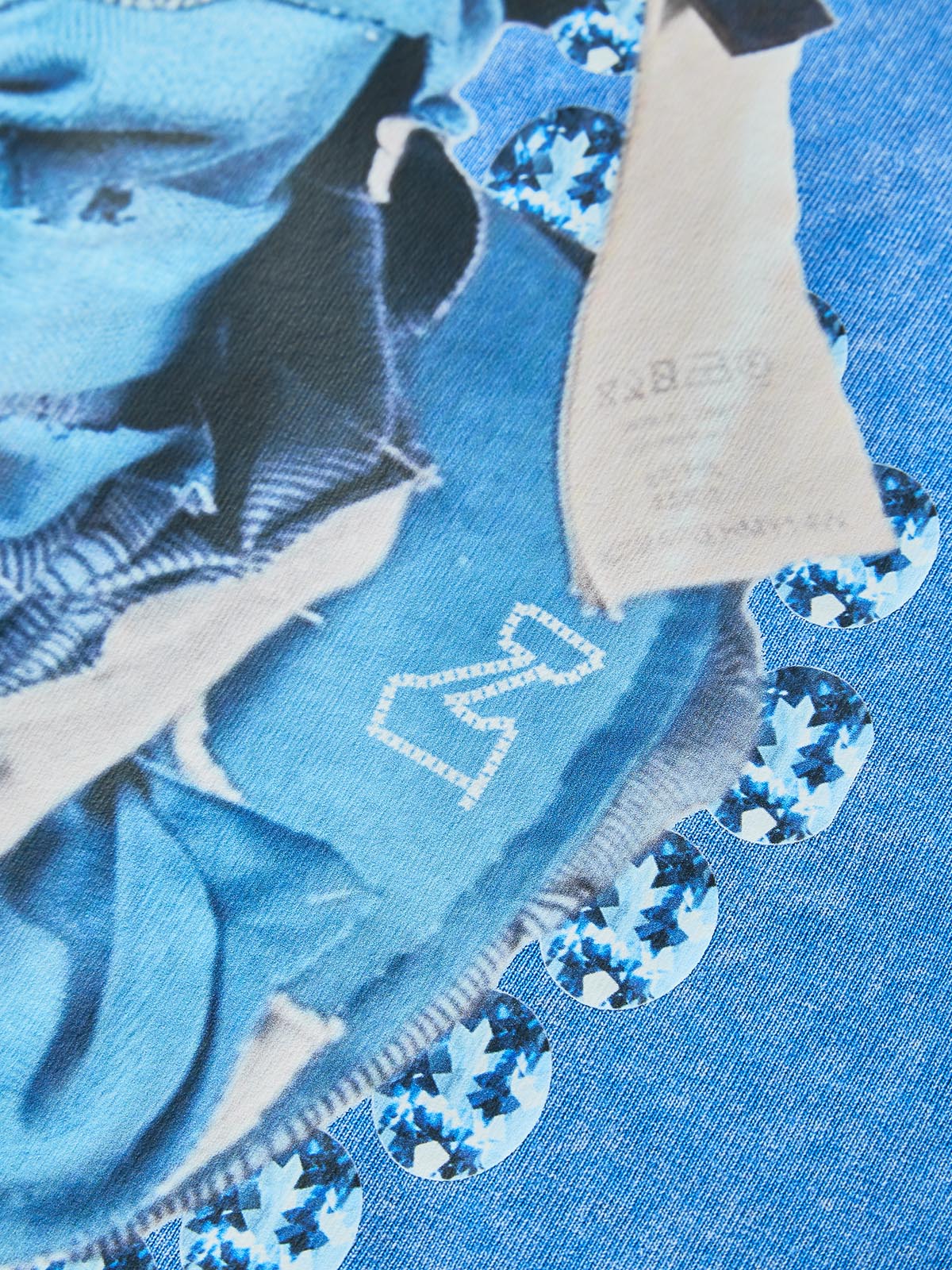 Exclusive blue functional mask print T-shirt