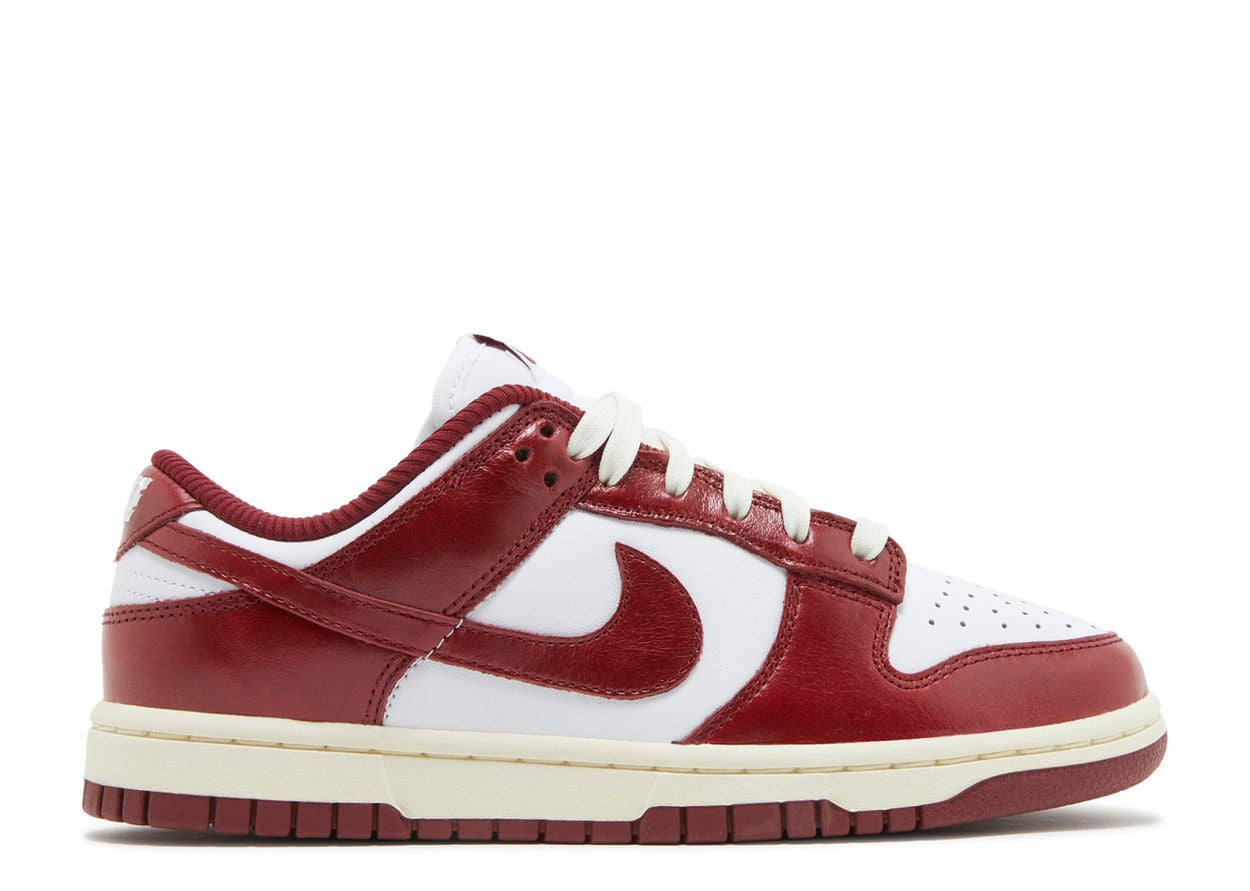 Nike dunk low PRM vintage team red W