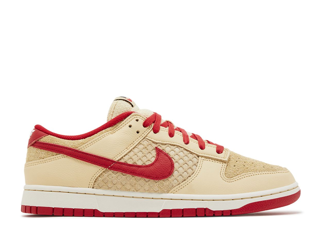 Nike Dunk Low Retro SE
Strawberry Waffle