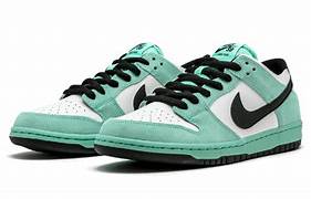 Nike SB Dunk Low Sea Crystal