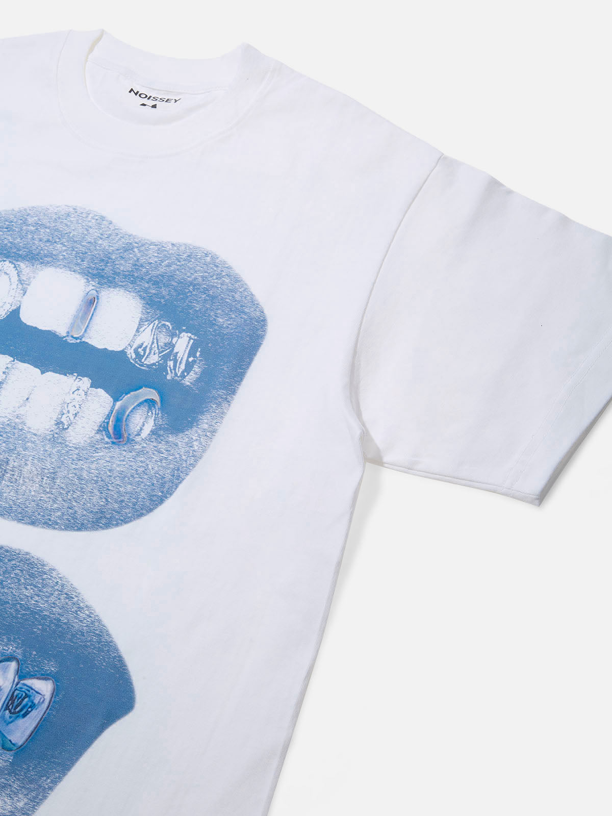 High-Quality Retro Blue Lips Grills Print heavyweight T-Shirt