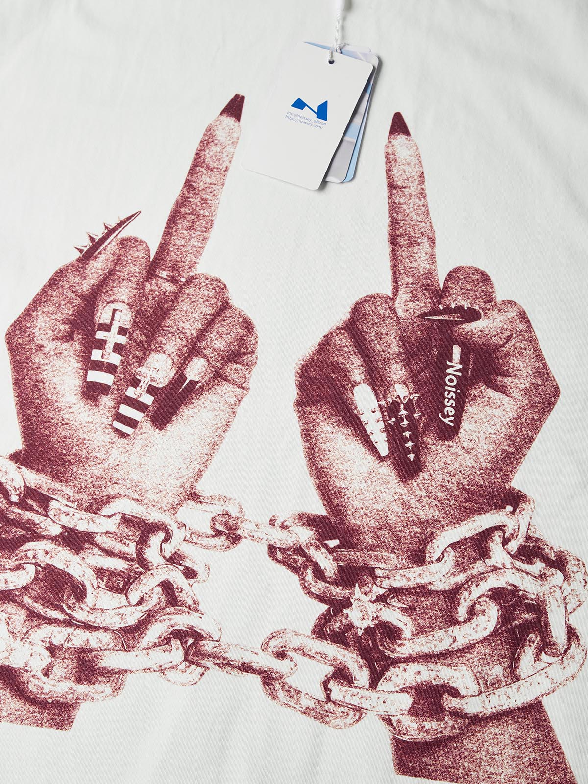 NOISSEY "Chained Rebellion" White Tee - Oversized Retro Red Graphic T-Shirt