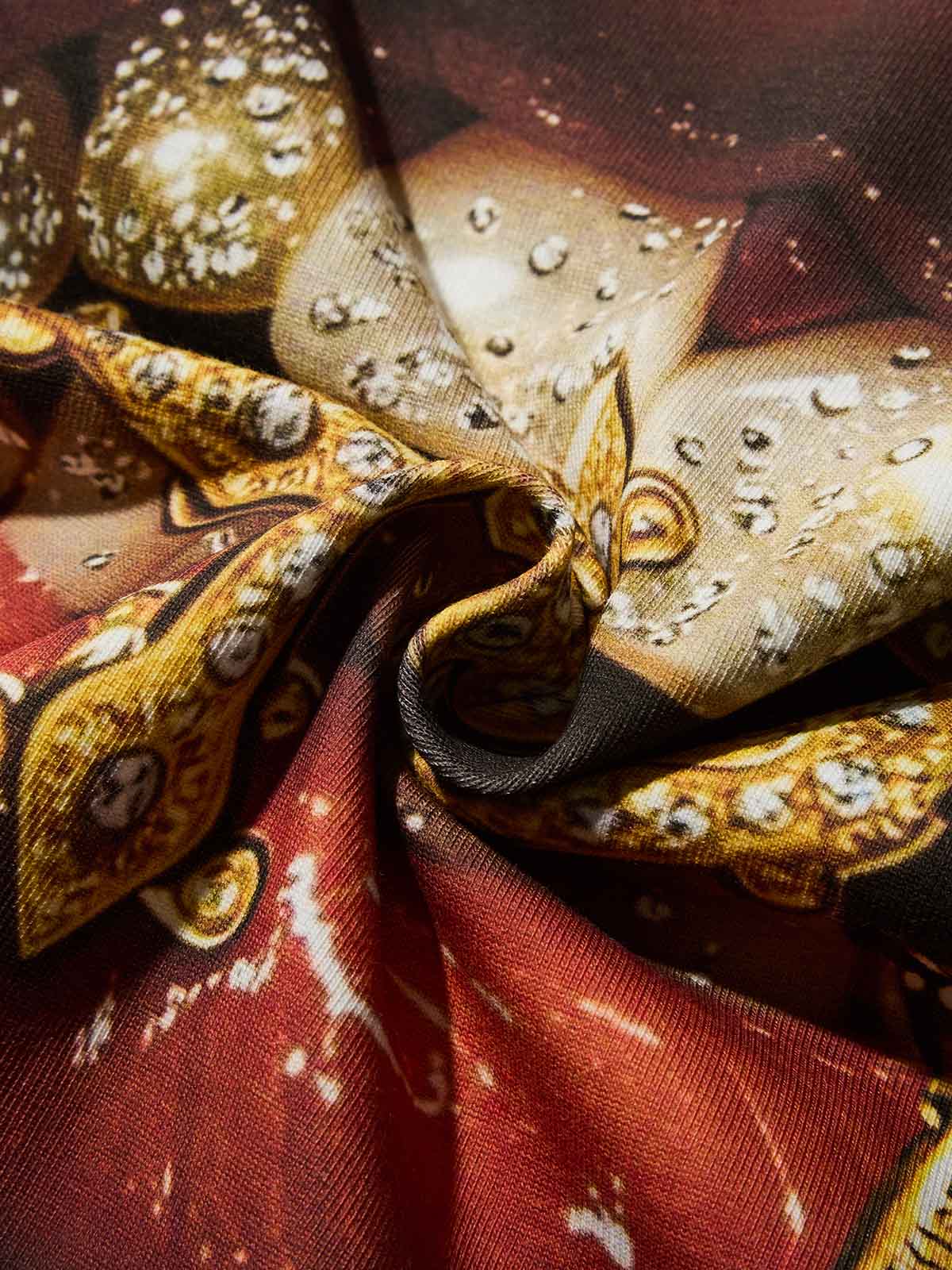 Boxy Oversized T-shirt Gold Diamond Ring and Mask Culture Lip Print