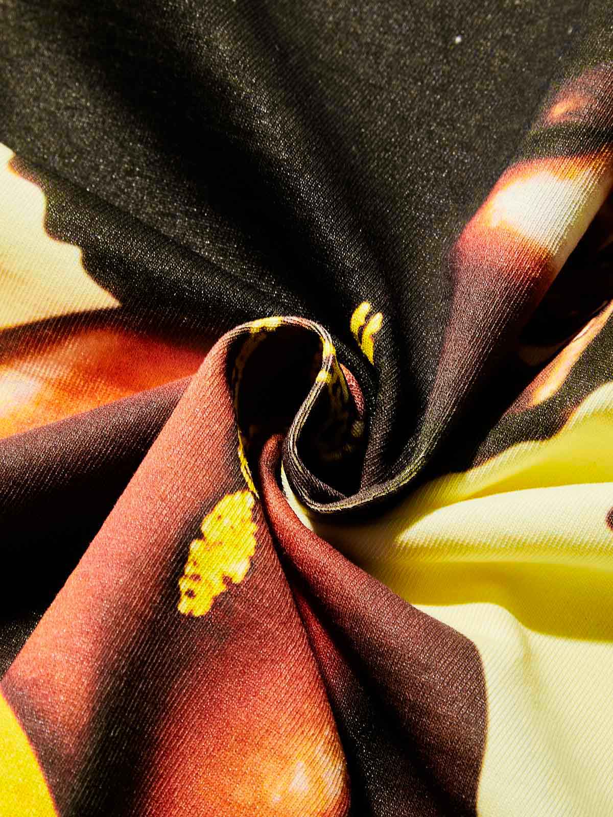 Charm Queen Art Painting Style Lemon Yellow Print T-shirt