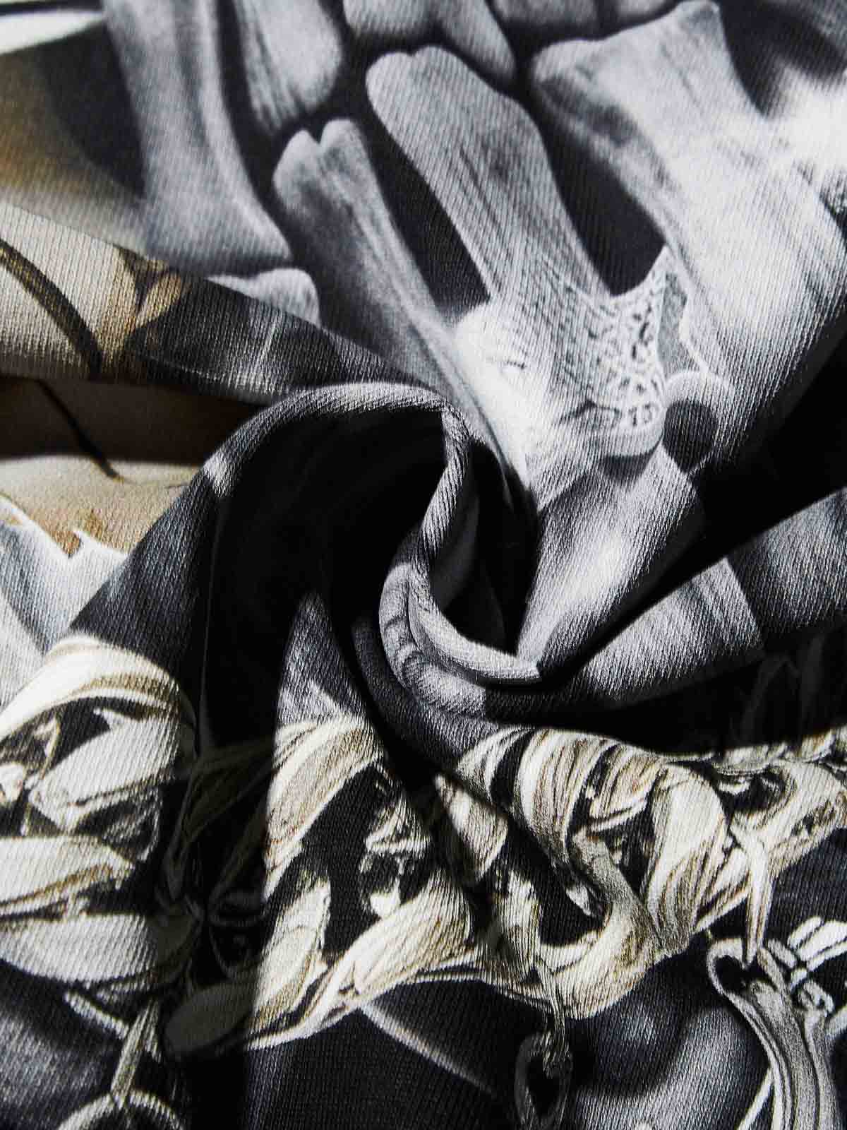 Skull Praying Hands Print T-shirt