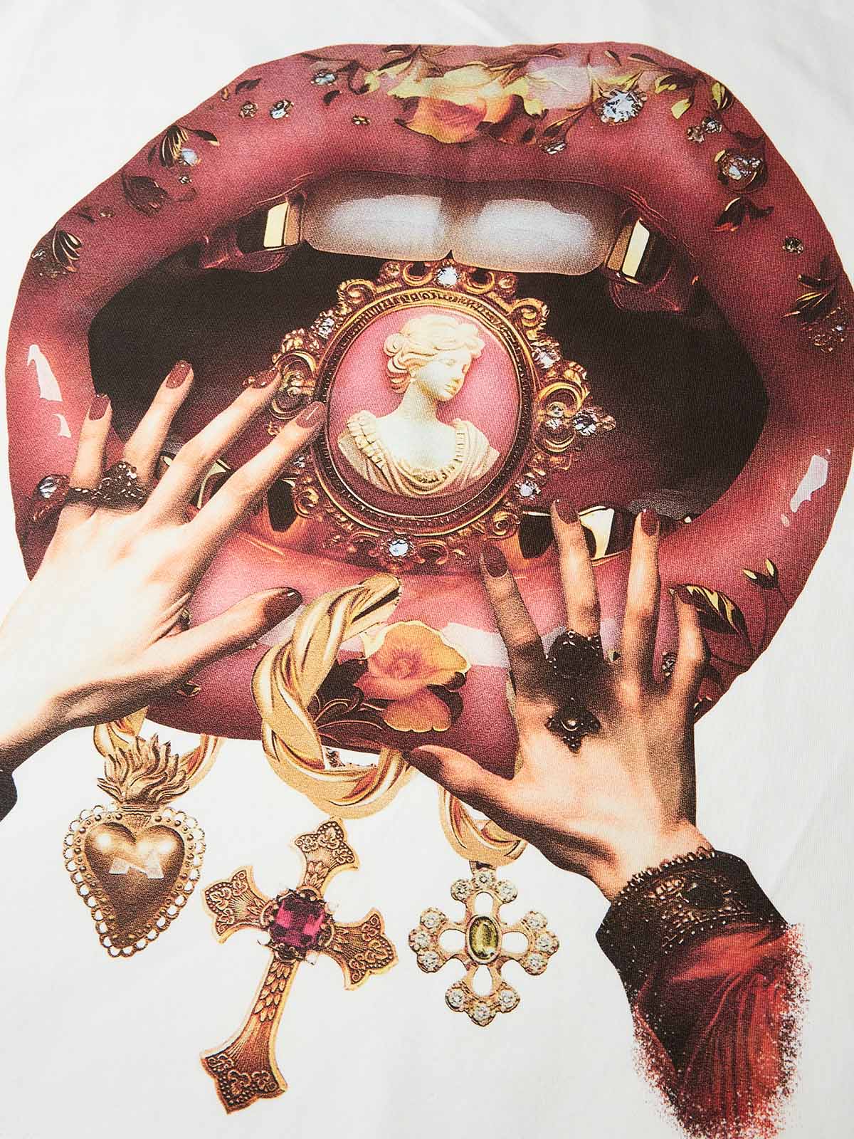 Boxy Oversized T-shirt with Royal Sculpture Badge, Floral and Lip Print