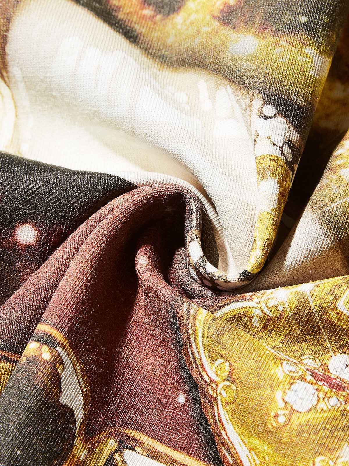 Boxy Oversized Beige T-shirt with Gold Glitter Leopard Lip Print